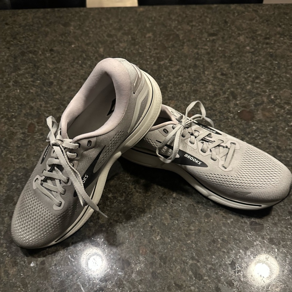 Brooks Ghost Men's Gray Running Shoes -size 11